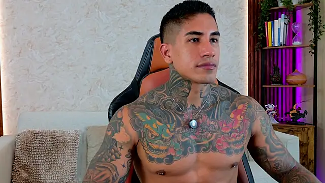Snapshot of AdanReilly chatting on 05-28-26, 12:46 AdanReilly online show from 05-28-26, 12:46