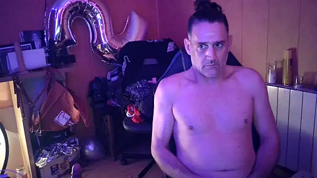 Snapshot of Lia_Y_PatrickX chatting on 12-12-24, 02:26 Lia Y PatrickX online show from 12-12-24, 02:26