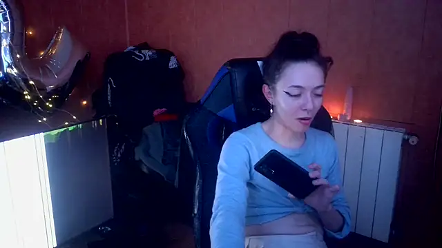 Snapshot of Lia_Y_PatrickX chatting on 12-23-24, 02:45 Lia Y PatrickX online show from 12-23-24, 02:45