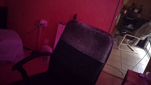 Snapshot of Lia_Y_PatrickX chatting on 02-15-25, 08:33 Lia Y PatrickX online show from 02-15-25, 08:33