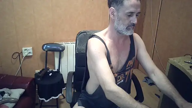 Snapshot of Lia_Y_PatrickX chatting on 09-15-25, 08:31 Lia Y PatrickX online show from 09-15-25, 08:31