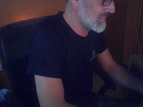 Snapshot of Lia_Y_PatrickX chatting on 10-12-25, 11:26 Lia Y PatrickX online show from 10-12-25, 11:26