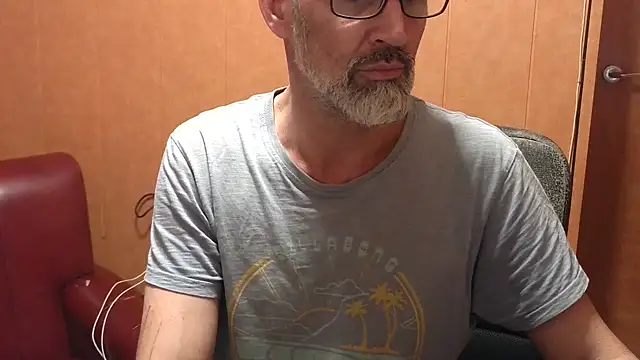 Snapshot of Lia_Y_PatrickX chatting on 10-25-25, 02:41 Lia Y PatrickX online show from 10-25-25, 02:41