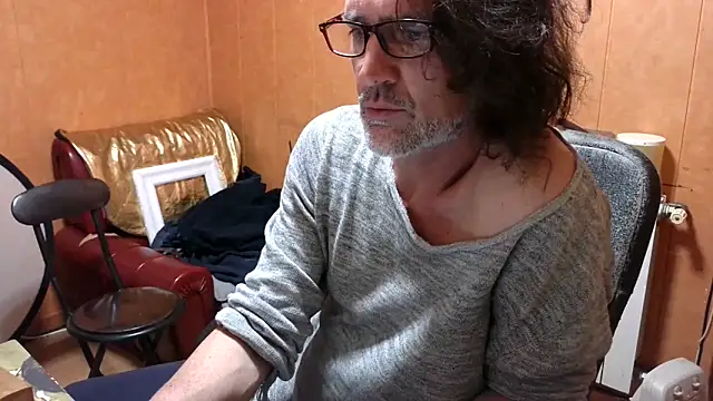 Snapshot of Lia_Y_PatrickX chatting on 11-11-25, 02:22 Lia Y PatrickX online show from 11-11-25, 02:22