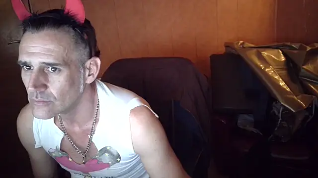 Lia Y PatrickX online show from 11-16-25, 01:06