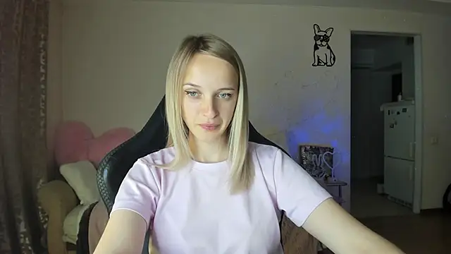 Snapshot of RouseReed chatting on 06-20-26, 12:19 RouseReed online show from 06-20-26, 12:19