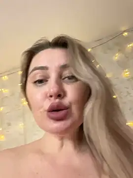 Snapshot of LadyLolyPop_ chatting on 12-25-24, 10:06 LadyLolyPop online show from 12-25-24, 10:06