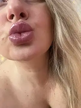 Snapshot of LadyLolyPop_ chatting on 03-11-25, 02:54 LadyLolyPop online show from 03-11-25, 02:54