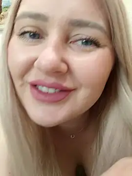 Snapshot of LadyLolyPop_ chatting on 10-04-25, 01:25 LadyLolyPop online show from 10-04-25, 01:25