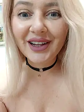 Snapshot of LadyLolyPop_ chatting on 10-10-25, 02:54 LadyLolyPop online show from 10-10-25, 02:54