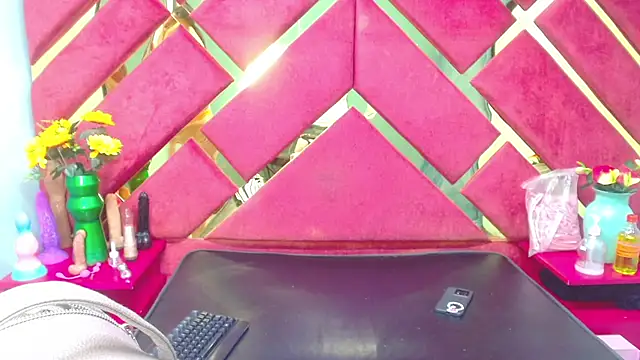 Snapshot of Sweet_Annyy chatting on 10-24-25, 12:45 Sweet Annyy online show from 10-24-25, 12:45