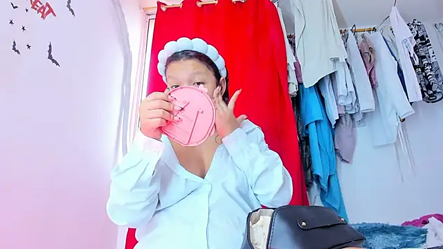 Emily Coper18 online show from 11-20-25, 01:22