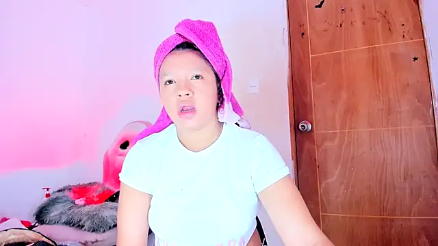 Emily Coper18 online show from 04-25-26, 02:03