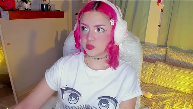 Snapshot of Tiny__Emmy chatting on 09-25-25, 05:33 Tiny Emmy online show from 09-25-25, 05:33