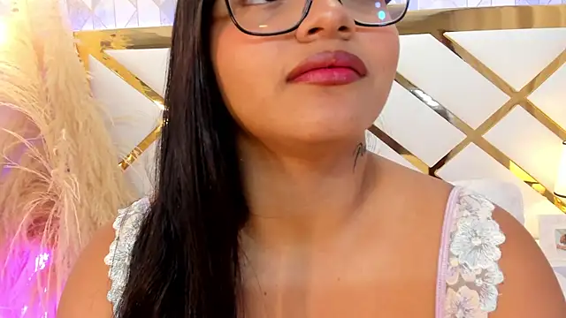 Snapshot of EmmaWeest chatting on 09-17-25, 10:44 EmmaWeest online show from 09-17-25, 10:44