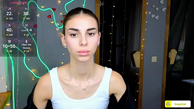 Snapshot of EmmyGreans chatting on 09-19-25, 05:42 EmmyGreans online show from 09-19-25, 05:42