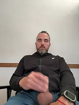 leon3875 online show from 04-01-26, 03:42