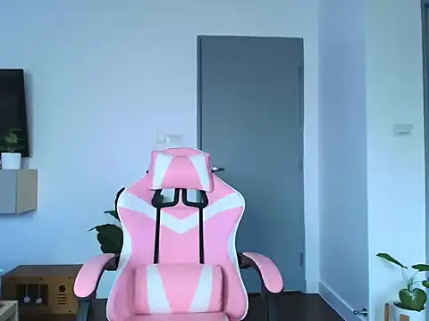 Snapshot of juicyshow_ chatting on 09-14-25, 02:33 juicyshow online show from 09-14-25, 02:33