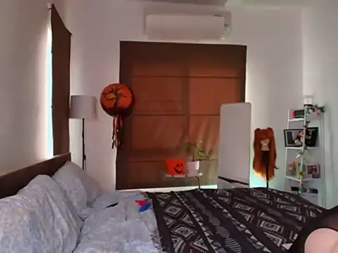 Snapshot of juicyshow_ chatting on 10-15-25, 01:06 juicyshow online show from 10-15-25, 01:06