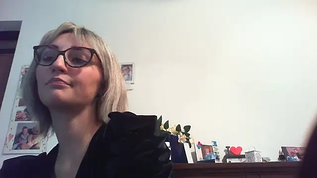 Snapshot of sexy_blondie92 chatting on 01-03-25, 11:44 sexy blondie92 online show from 01-03-25, 11:44
