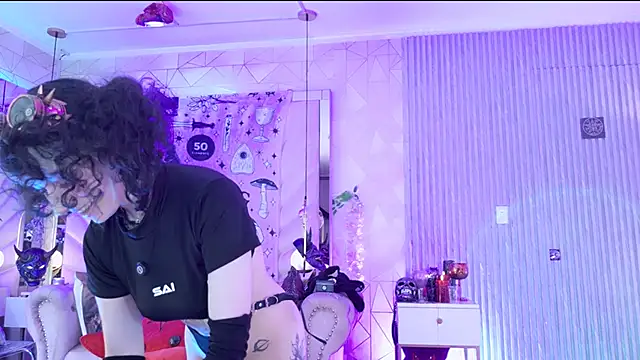 zephirahabney online show from 12-19-25, 03:19