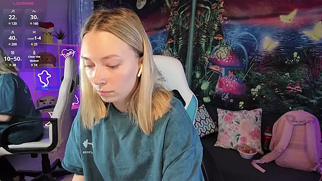 TiffanyBatson online show from 02-03-25, 07:07