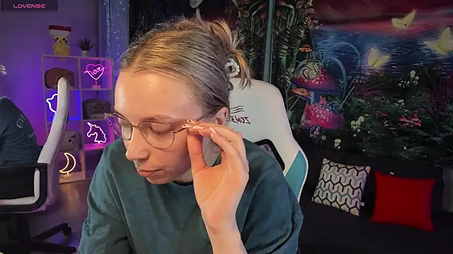 TiffanyBatson online show from 03-05-25, 06:33