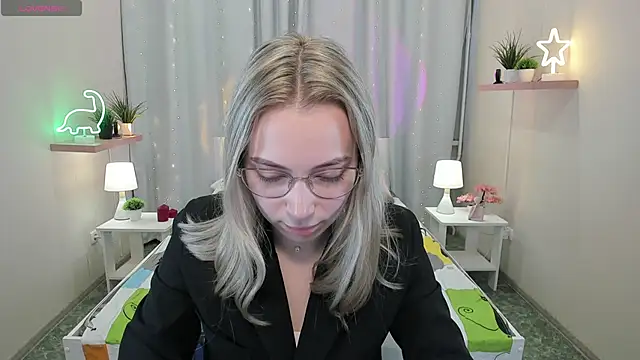 TiffanyBatson online show from 03-06-25, 04:08