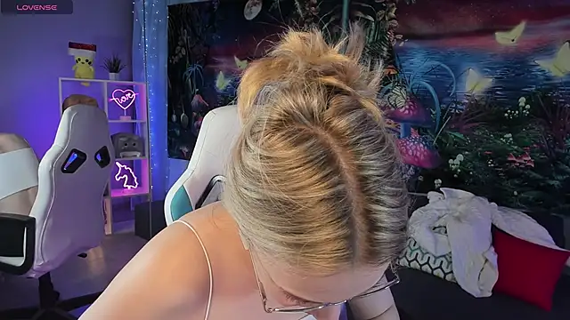 TiffanyBatson online show from 03-12-25, 07:24