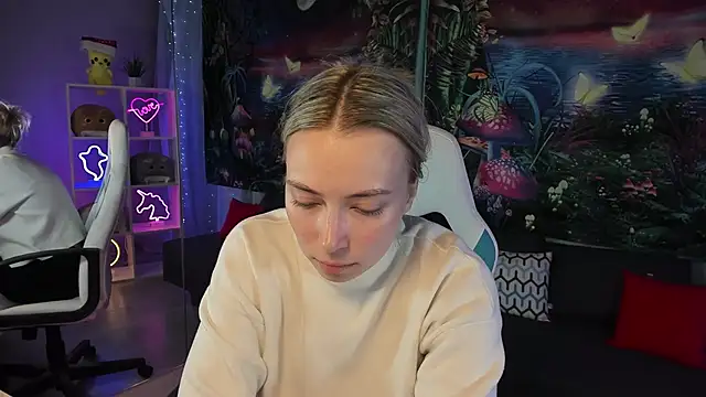 TiffanyBatson online show from 03-18-25, 04:15