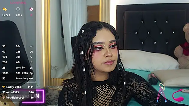 Snapshot of coraline_v chatting on 12-05-24, 04:01 coraline v online show from 12-05-24, 04:01