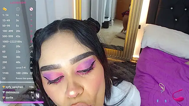 Snapshot of coraline_v chatting on 12-24-24, 06:22 coraline v online show from 12-24-24, 06:22