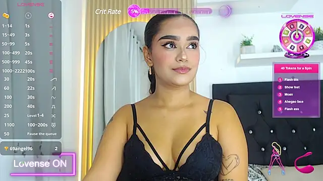 Snapshot of coraline_v chatting on 03-20-25, 03:56 coraline v online show from 03-20-25, 03:56