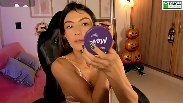 Snapshot of Lilabril chatting on 10-22-25, 02:39 Lilabril online show from 10-22-25, 02:39