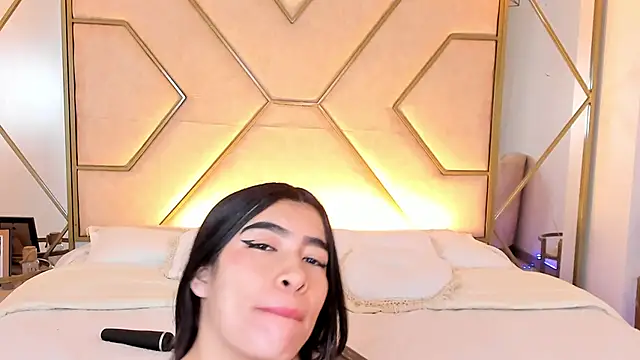 Snapshot of siara_and_zoe chatting on 11-30-25, 04:22 siara and zoe online show from 11-30-25, 04:22