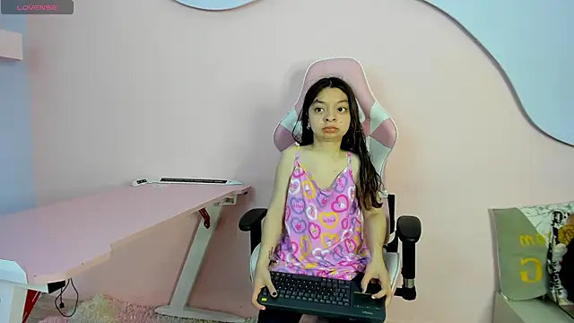 CharlotteMuller online show from 11-21-25, 08:51