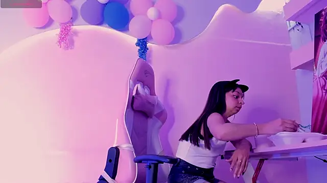 CharlotteMuller online show from 03-17-26, 06:55