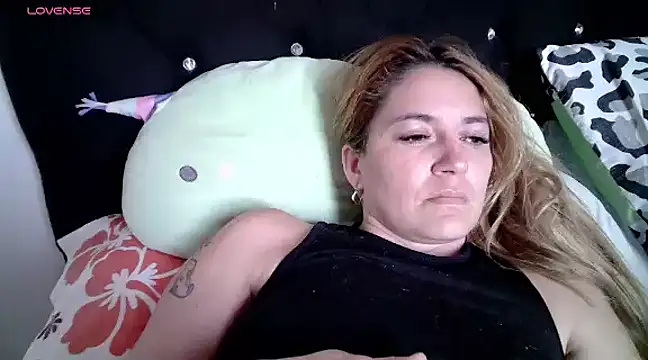 Snapshot of Izury_Blondee chatting on 01-16-25, 09:08 Izury Blondee online show from 01-16-25, 09:08