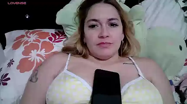 Snapshot of Izury_Blondee chatting on 01-18-25, 03:20 Izury Blondee online show from 01-18-25, 03:20