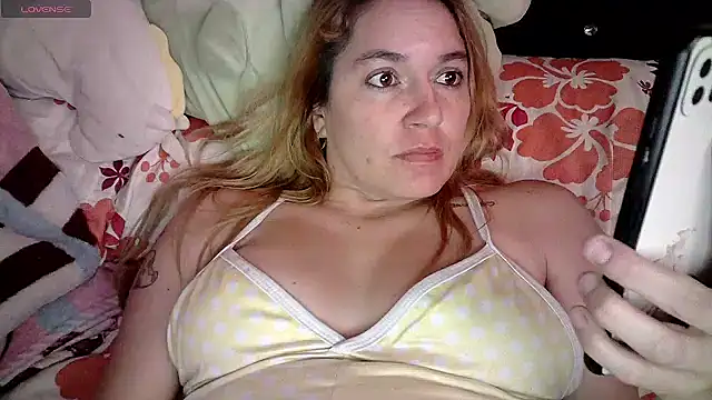 Snapshot of Izury_Blondee chatting on 02-11-25, 04:22 Izury Blondee online show from 02-11-25, 04:22