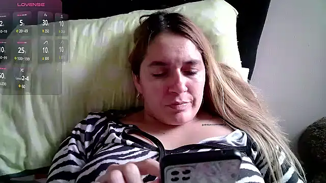 Snapshot of Izury_Blondee chatting on 02-12-25, 07:02 Izury Blondee online show from 02-12-25, 07:02