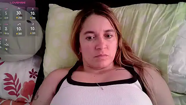 Snapshot of Izury_Blondee chatting on 02-13-25, 09:17 Izury Blondee online show from 02-13-25, 09:17