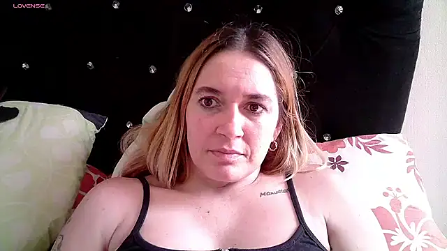 Snapshot of Izury_Blondee chatting on 02-20-25, 03:19 Izury Blondee online show from 02-20-25, 03:19