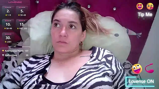 Snapshot of Izury_Blondee chatting on 02-28-25, 11:25 Izury Blondee online show from 02-28-25, 11:25