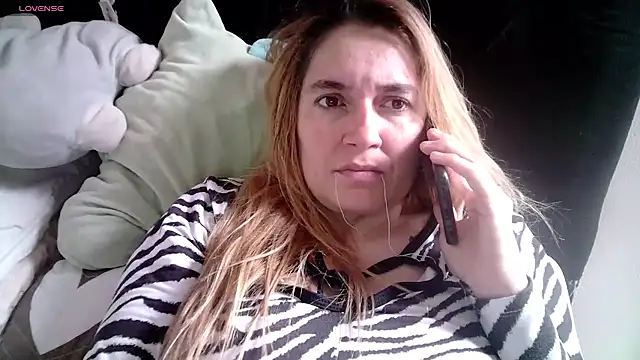 Snapshot of Izury_Blondee chatting on 02-28-25, 05:04 Izury Blondee online show from 02-28-25, 05:04