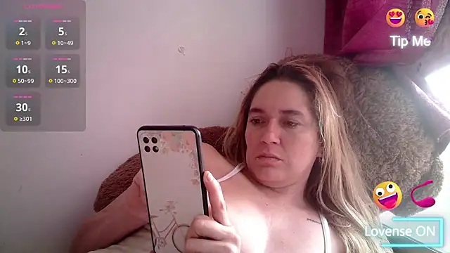 Snapshot of Izury_Blondee chatting on 03-01-25, 02:55 Izury Blondee online show from 03-01-25, 02:55