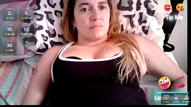 Snapshot of Izury_Blondee chatting on 03-08-25, 05:54 Izury Blondee online show from 03-08-25, 05:54