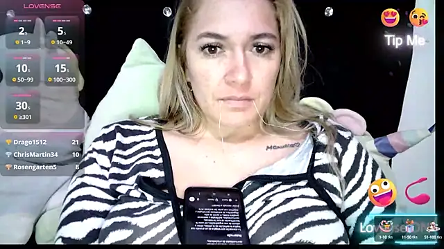 Snapshot of Izury_Blondee chatting on 03-13-25, 02:49 Izury Blondee online show from 03-13-25, 02:49