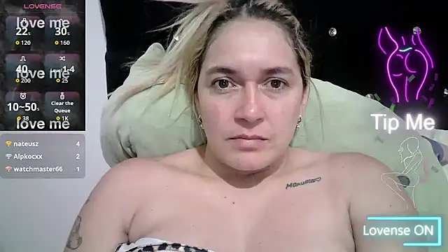 Snapshot of Izury_Blondee chatting on 09-11-25, 01:06 Izury Blondee online show from 09-11-25, 01:06