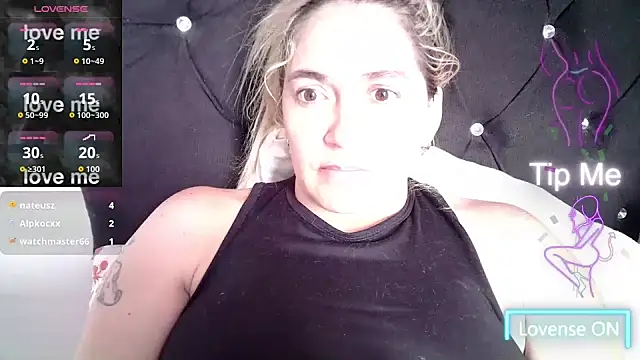 Snapshot of Izury_Blondee chatting on 09-11-25, 08:09 Izury Blondee online show from 09-11-25, 08:09